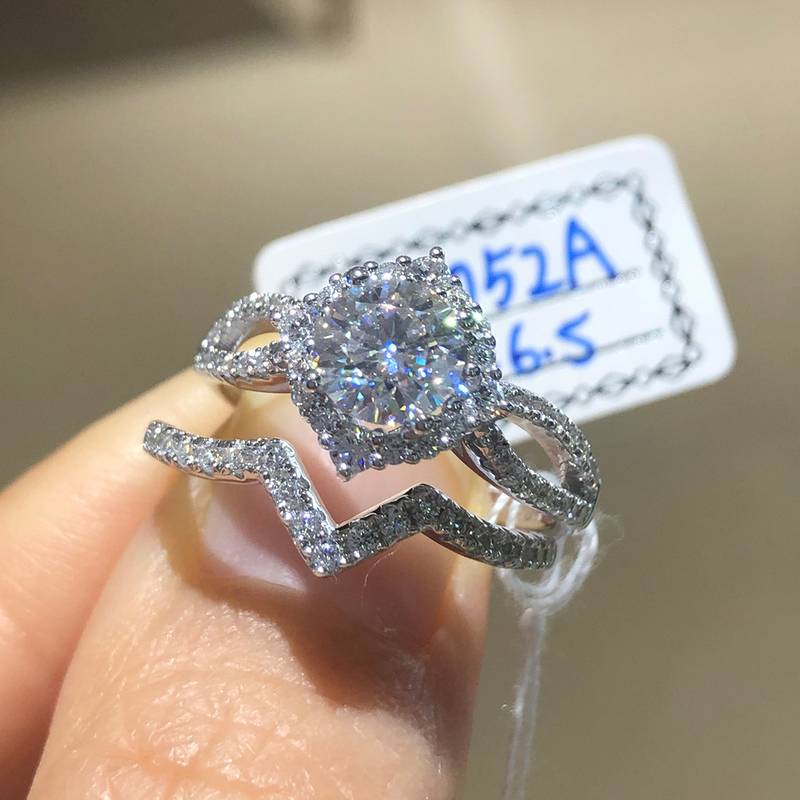 Four Claw Round Bag Women's Ring S925 Silver Plated Platinum Primary and Secondary Set Ring Stacked Women's Ring Customized Main Stone Moissanite Diamond 1.0ct/Secondary Stone High Carbon Diamond